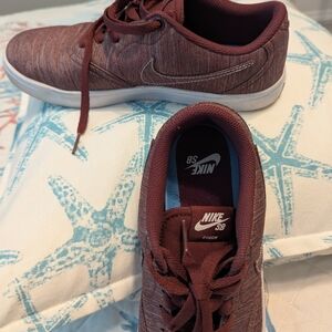 Nike SB Check Sneakers - Burgundy